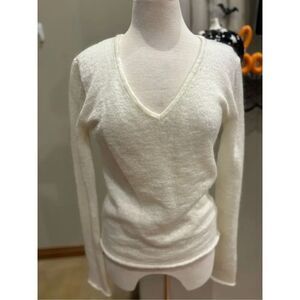 Brandy Melville M cream mohair vneck long sleeve square hem lightweight sweater